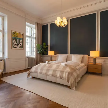 Royal And Luxurious Manor *