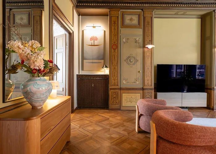 Royal And Luxurious Manor