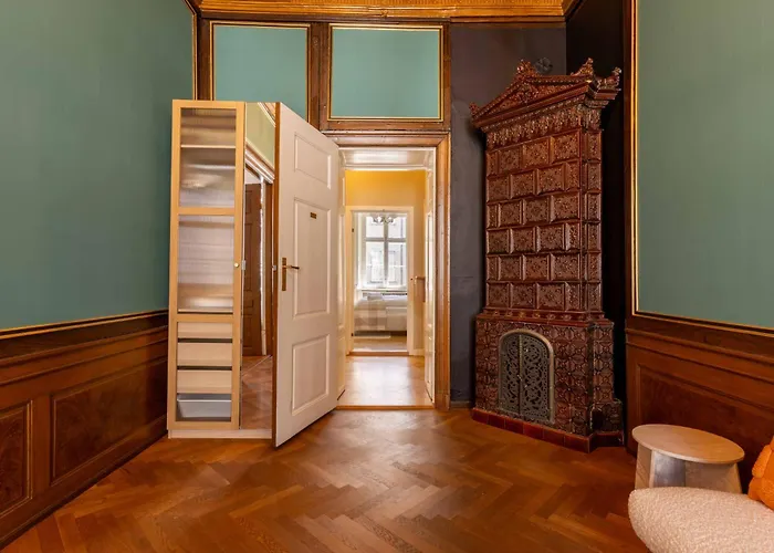 Royal And Luxurious Manor