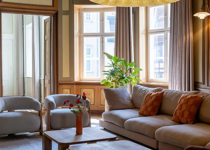 Royal And Luxurious Manor Apartment