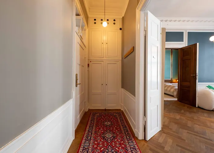 Royal And Luxurious Manor