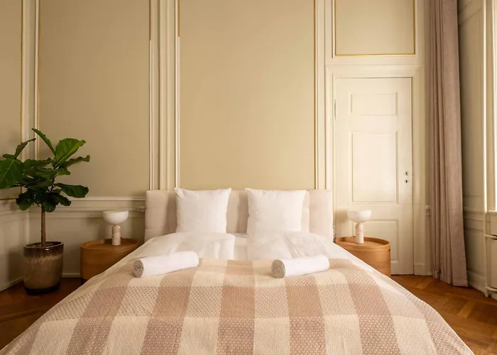 Royal And Luxurious Manor Apartment