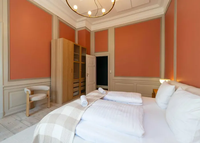 Royal And Luxurious Manor *