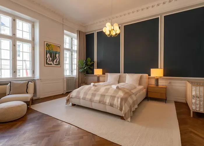 Royal And Luxurious Manor *