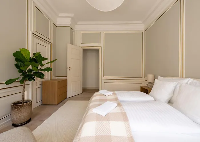 Royal And Luxurious Manor *