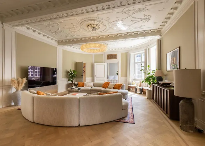 Royal And Luxurious Manor
