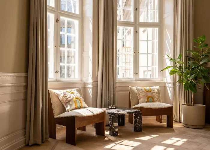 Royal And Luxurious Manor