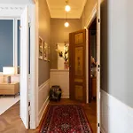 Апартаменты Royal And Luxurious Manor *