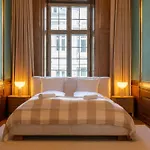 Апартаменты Royal And Luxurious Manor
