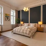 Royal And Luxurious Manor *