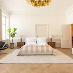Royal And Luxurious Manor Апартаменты *