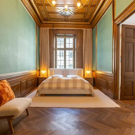 Royal And Luxurious Manor 公寓