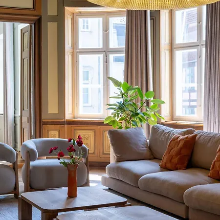 Royal And Luxurious Manor Апартаменты